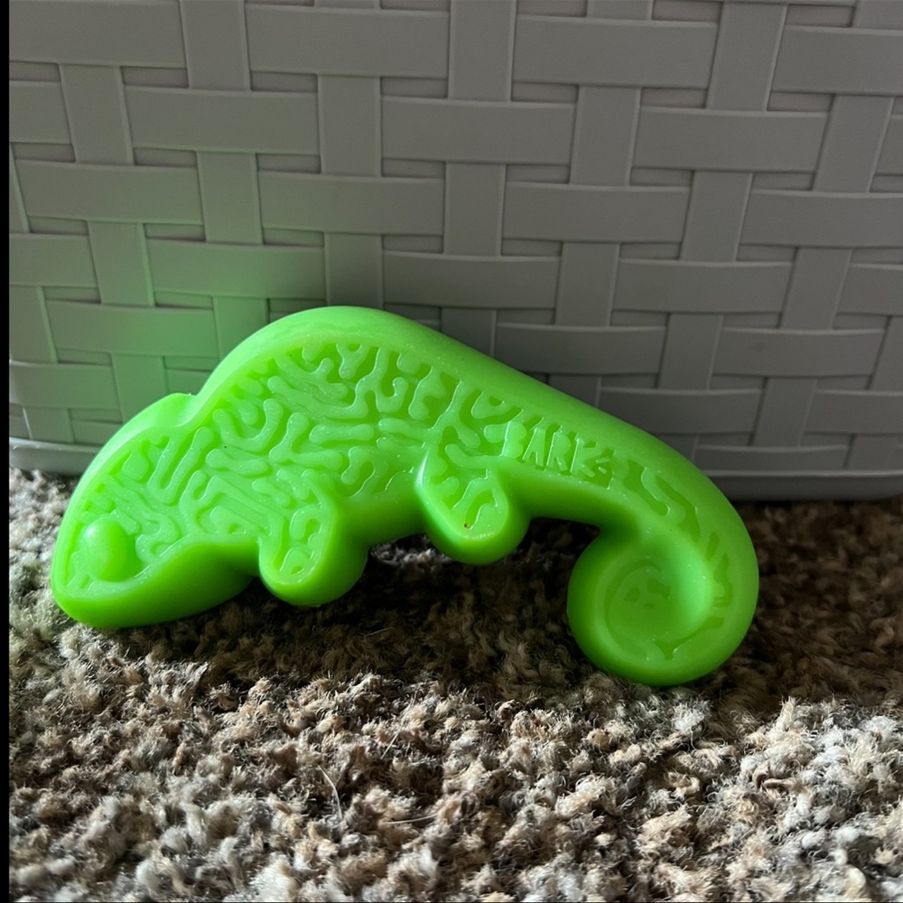 NWOT bark box toy